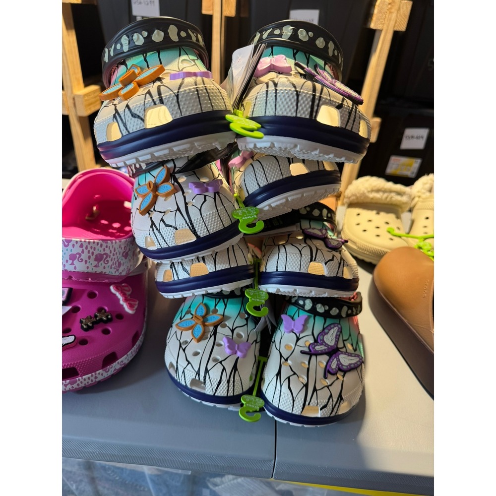 Crocs x Demon Slayer Classic Clog Shinobu Kocho Men's Size 11 Sandal 211412-90H - Picture 2 of 11
